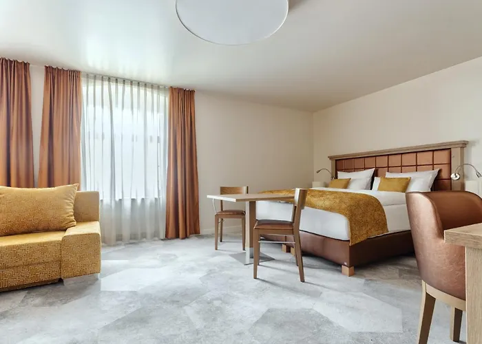 & Restaurant Roedersaal 3* Grossrohrsdorf